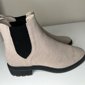 Rothy's Beige and Black Ankle The Lug Boots Dove